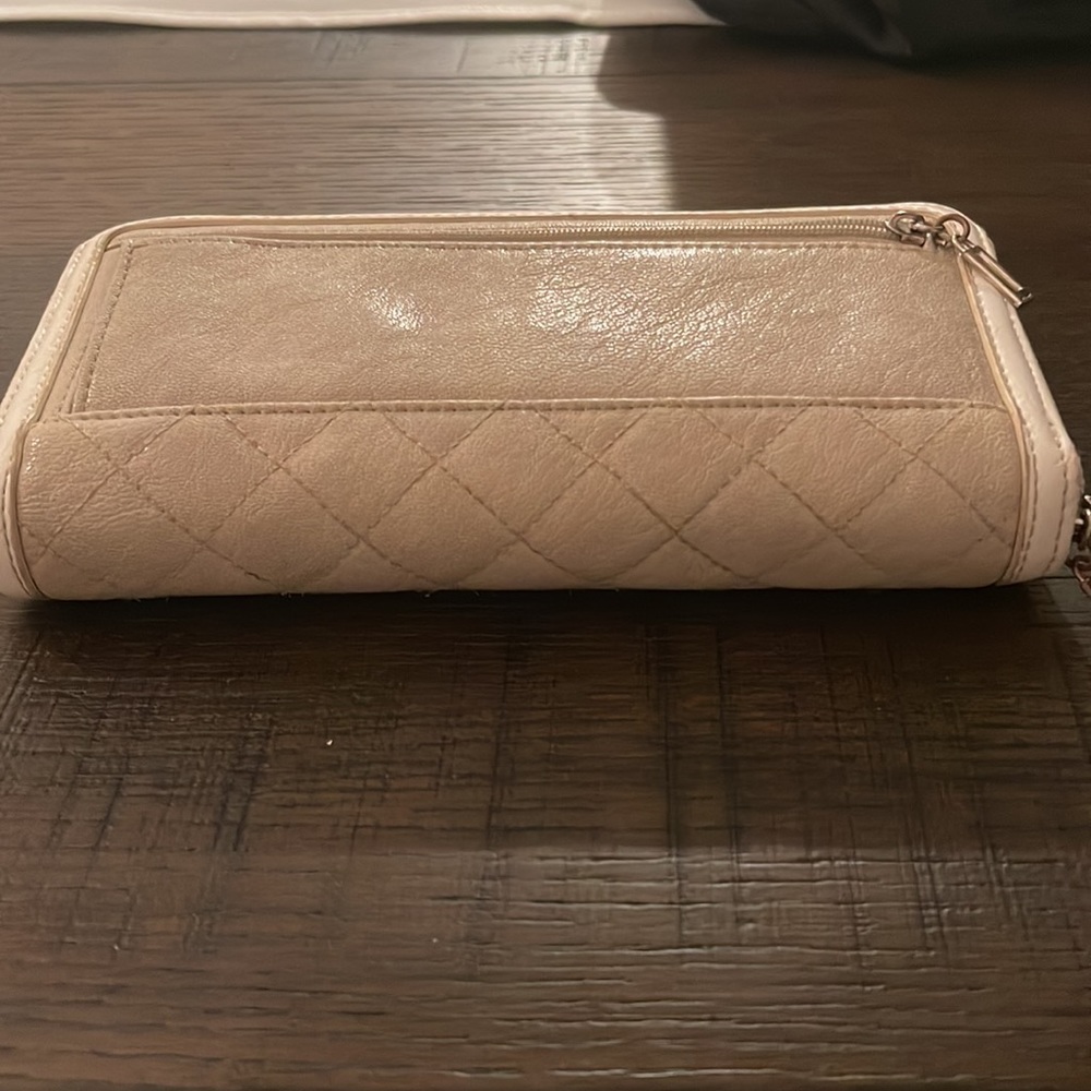 Guess Wallet - Picture 5 of 8